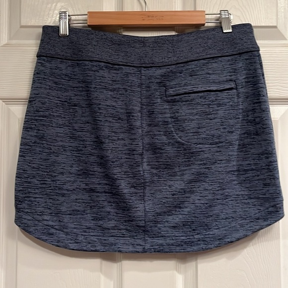 Athleta brand size M miniskirt - Picture 3 of 5